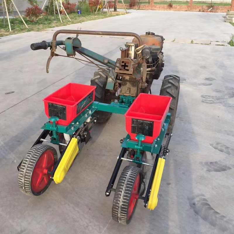 包郵拖拉機帶玉米播種機 小型玉米精播機 播種施肥一體機 播種樓